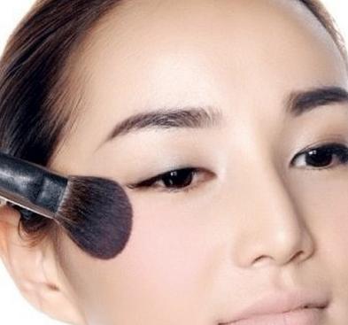 好用的散粉都带细闪,给大家推荐一款好用的散粉