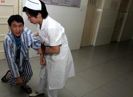 过半严重精神障碍患者家庭贫困国家能免费治疗吗?