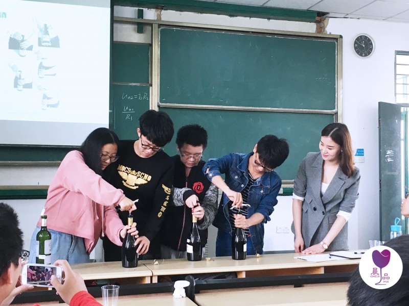 走进校园感受青春味道,走进校园感受青春荣光