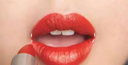 化唇妆要不要盖住唇线,唇线不明显怎么画唇线视频