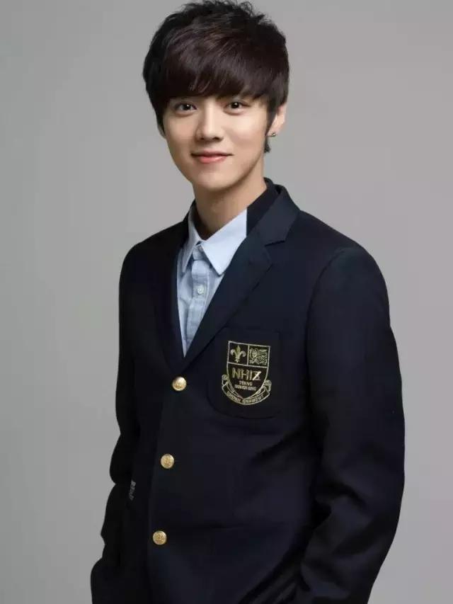 请给我一个不复合的理由,请给我一个不能爱你的理由