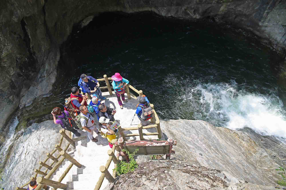 山东领秀户外:千里挺进大别山,众雄傲视天堂寨