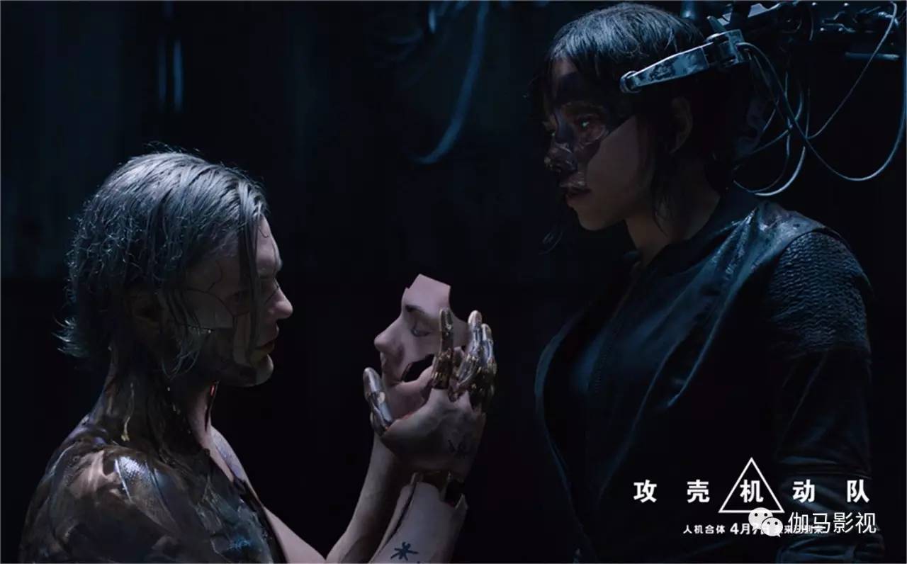 很黄很*力暴**！这部电影告诉你真人版动漫电影的套路