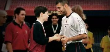 无兄弟不足球！足球不只有对抗，这些故事是否让你落泪？