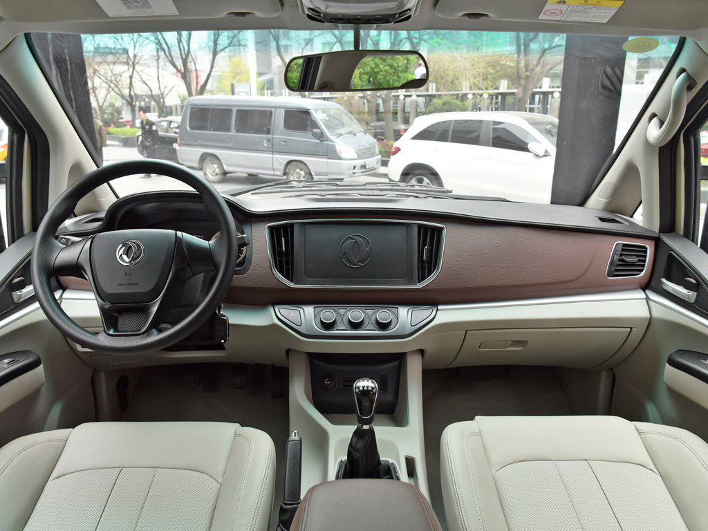 菱智m5新款mpv口碑,菱智m5新款mpv4.7米