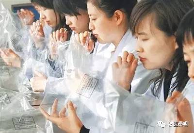 异性能闻到体香是上辈子的恋人吗,女生能闻到异性体香说明什么