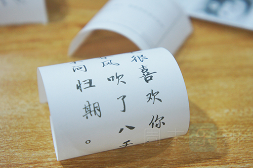 「小确幸研究所」这有一个假的拍立得！