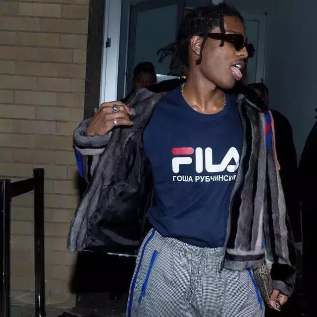 今年t恤怎么穿好看炸了,今年时髦宽松t恤