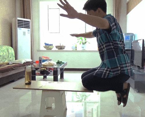 爆笑GIF图片,搞笑gif趣图乒乓球新打法