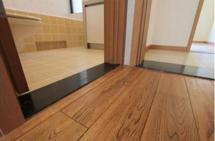 卫生间老是积水怎么办,卫生间低洼处积水怎么处理