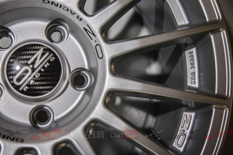 勒芒经典——OZSuperturismoLM轮毂细节展示