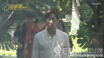 白百何密会神秘男泳池边超亲昵互动