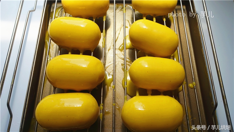 芒果慕斯星空淋面,芒果葡萄淋面慕斯蛋糕做法