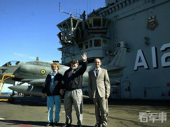 足球王国的第二艘航母，比中国整整早了17年