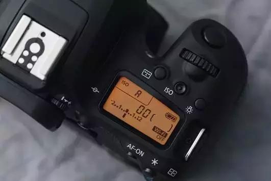 佳能800d与77d哪个更好有什么区别,佳能77d和佳能800d哪个值得入手