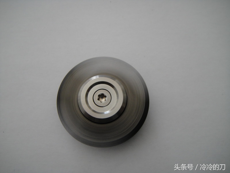 指尖陀螺不但能转，还能当啤酒开，还能当张清的升级版打人石