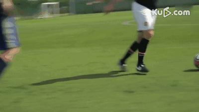 足球实战过人技巧,足球边路扣球过人集锦