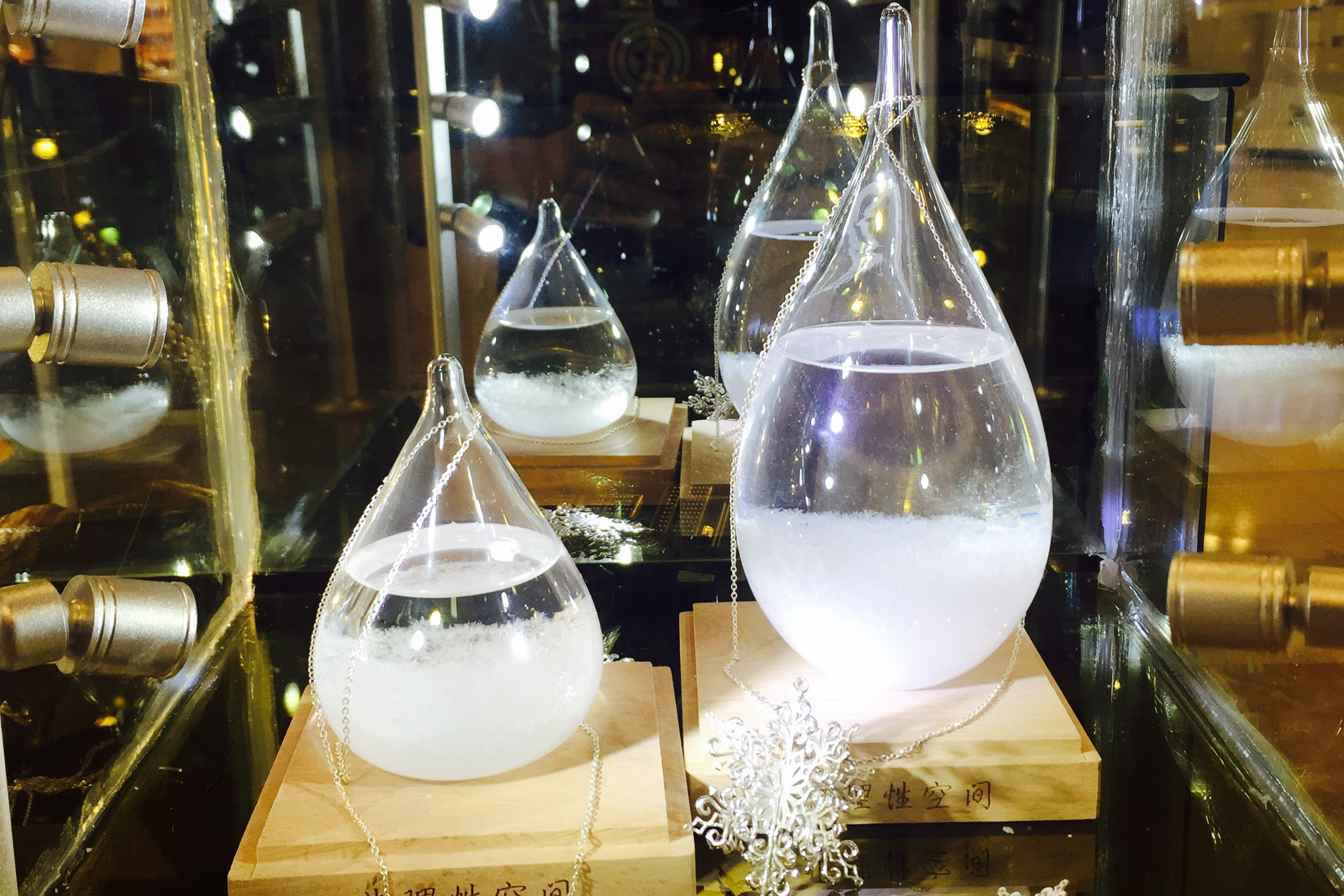 他被称为小周杰伦，却是海娜纹身师、饰品设计师，还是过气网红