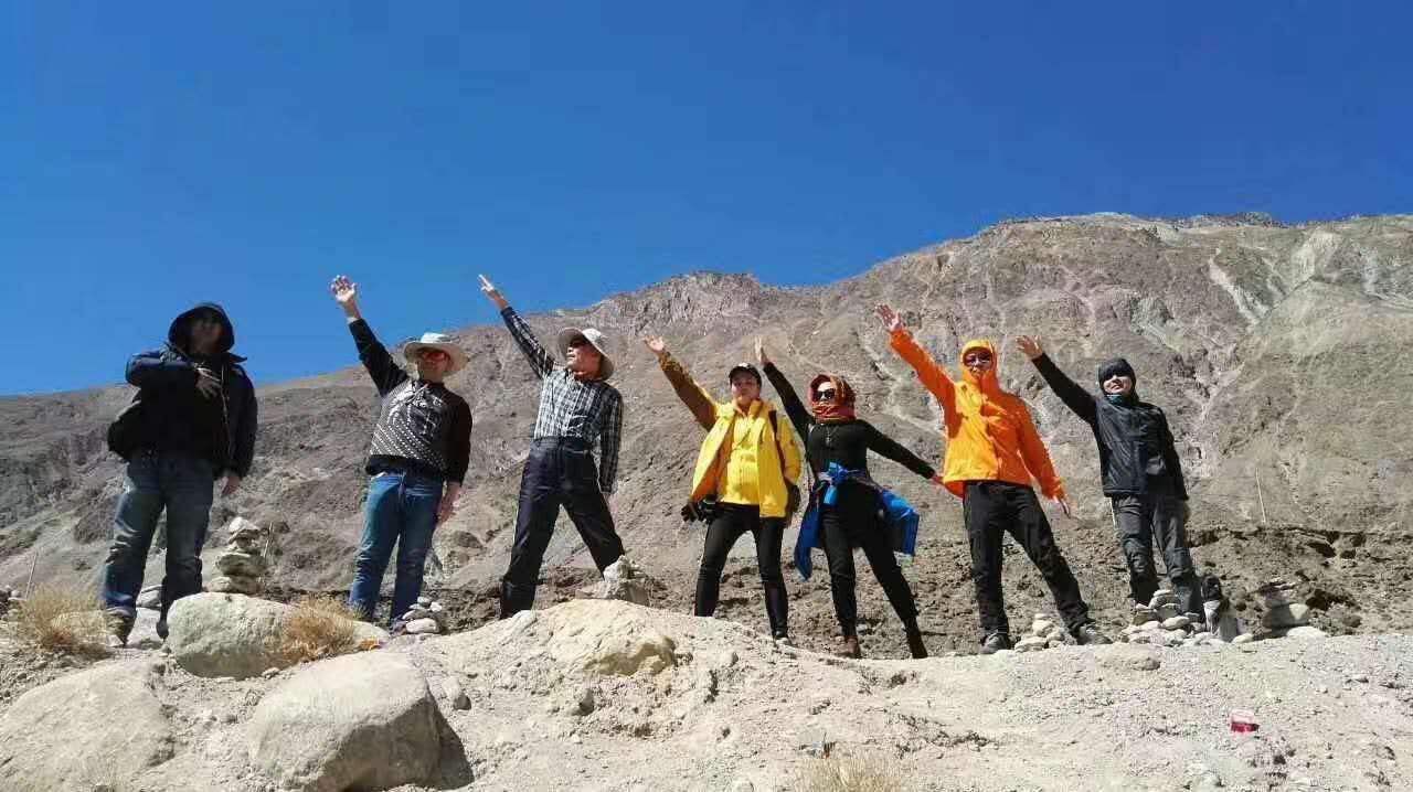 川藏线318骑行路过的山,川藏318骑行过隧道