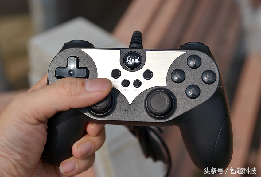 用手感受声音的振动,用手感受生活的律动