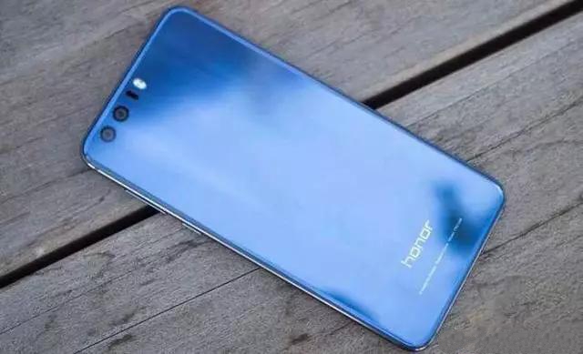 2499！华为荣耀9强势来袭：参数全面升级，干掉小米6！