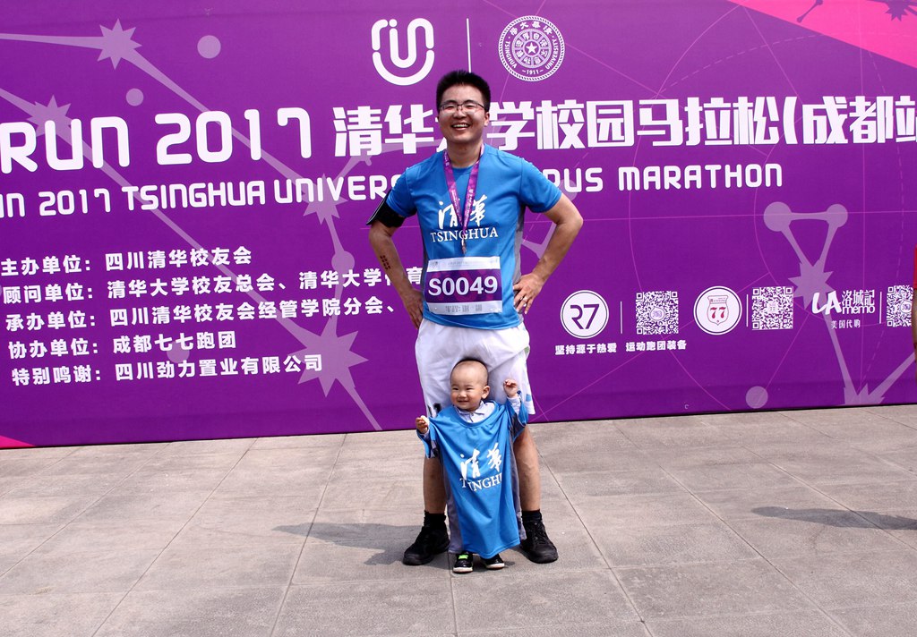 环球同跑迎校庆，清华校友锦城湖畔展英姿（原创）