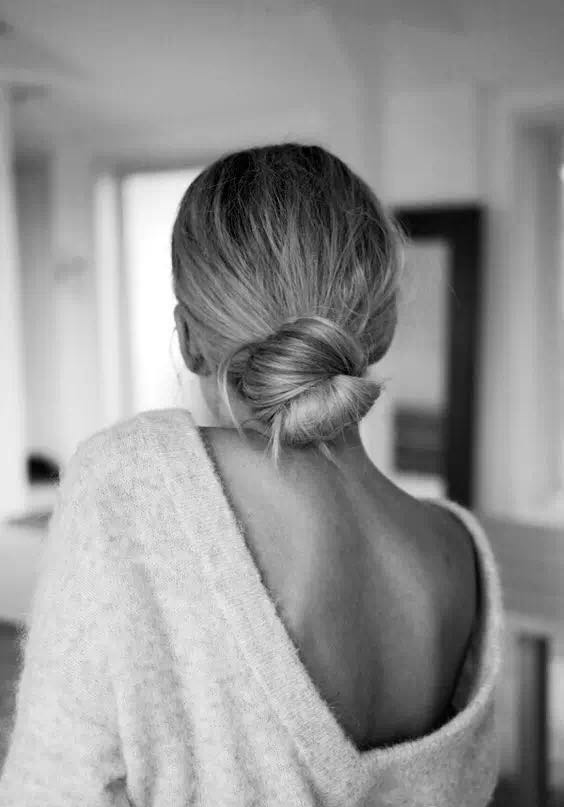 什么样的衣服搭什么样的发型,发型与衣服搭配的端庄气质