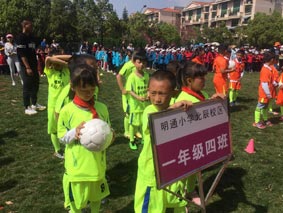 云岭校园直播间连线绿茵场