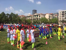 云岭校园直播间连线绿茵场