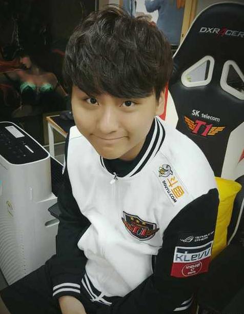 sktfaker的队服,faker红衣队服