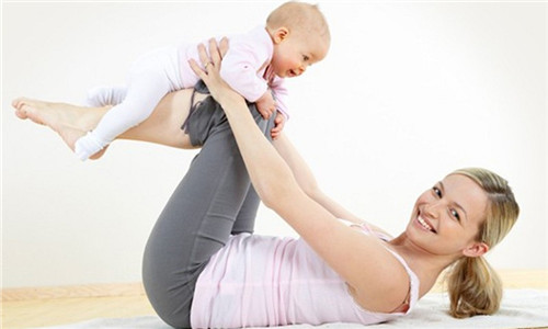 产后肚皮太松弛怎么办？4个小方法不用收腹带也能收紧腹部