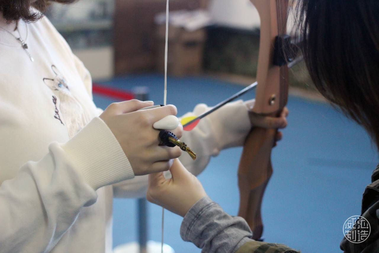 或许你也喜欢射箭？连续射击一个小时，腰不酸腿不疼！