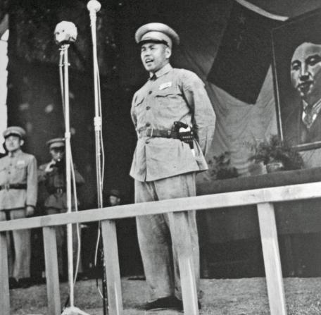 解放军27集团军，*世友许**带出的威武之师，曾赤膊上阵只配大刀