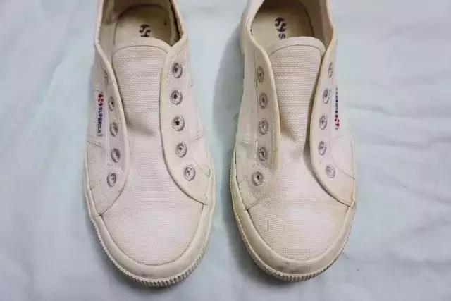 小白鞋清洁去污净怎样使用,小白鞋变黄了变脏了怎么刷白妙招