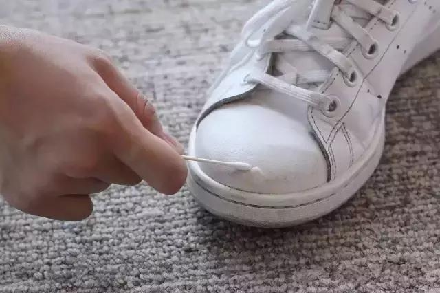 小白鞋的清洁妙招擦鞋神器,小白鞋清洁妙招生活小技巧视频