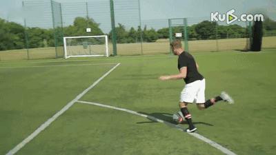 实况足球怎么扣球过人,贝林厄姆单车扣球过人