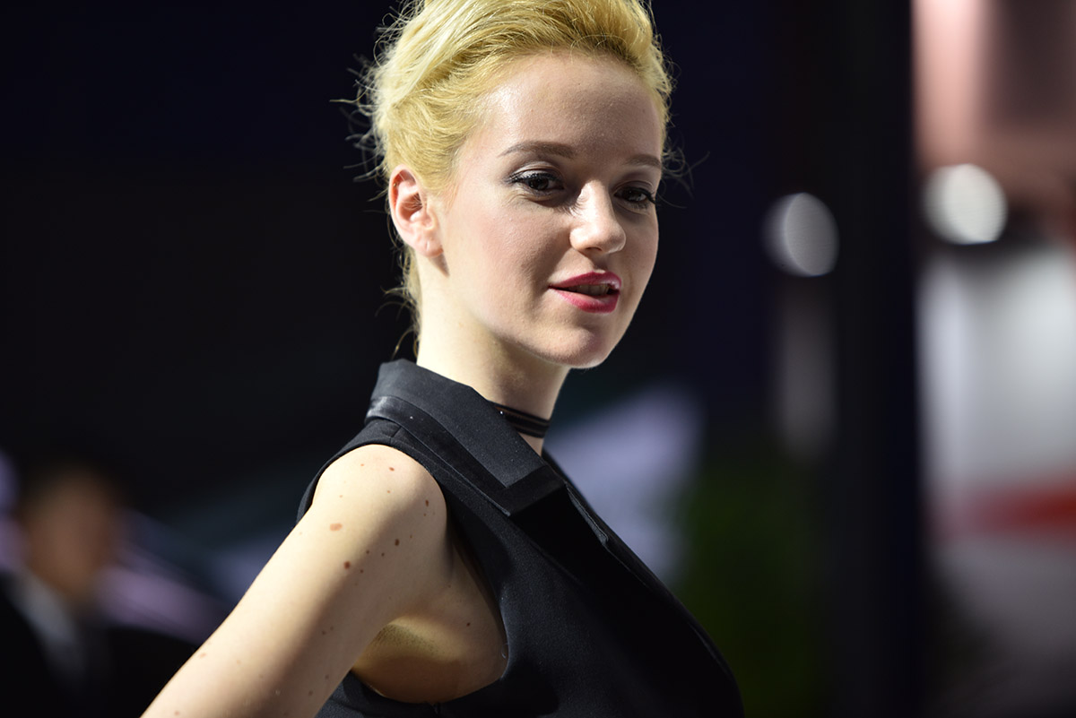 腾龙70-200镜头a025停产了吗,腾龙70-210内变焦镜头