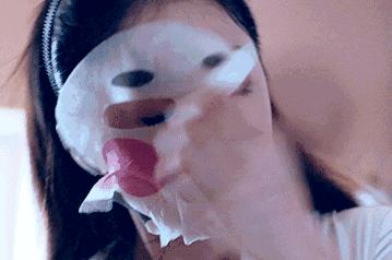 浮粉和正常妆的区别,卡粉和浮粉是什么样的