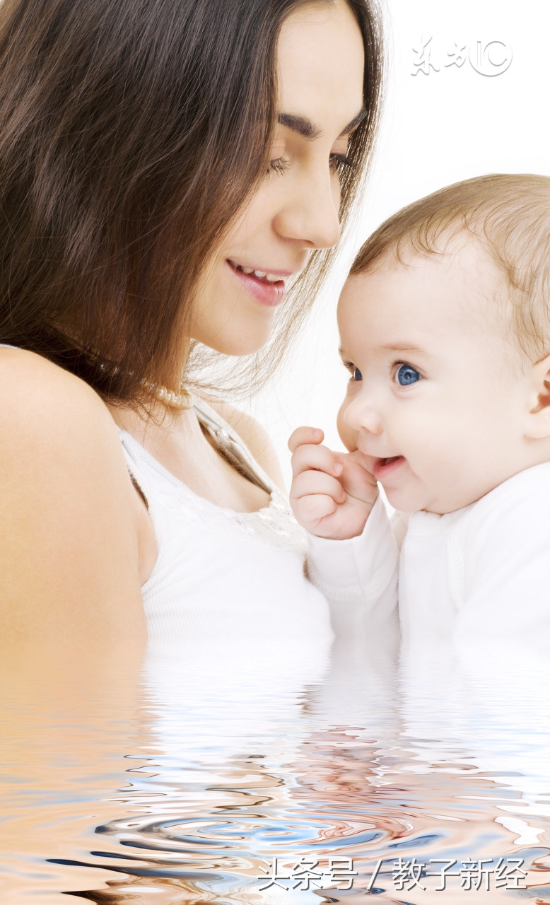 如何正确给宝宝喝水,怎么样给婴儿正确喝水视频