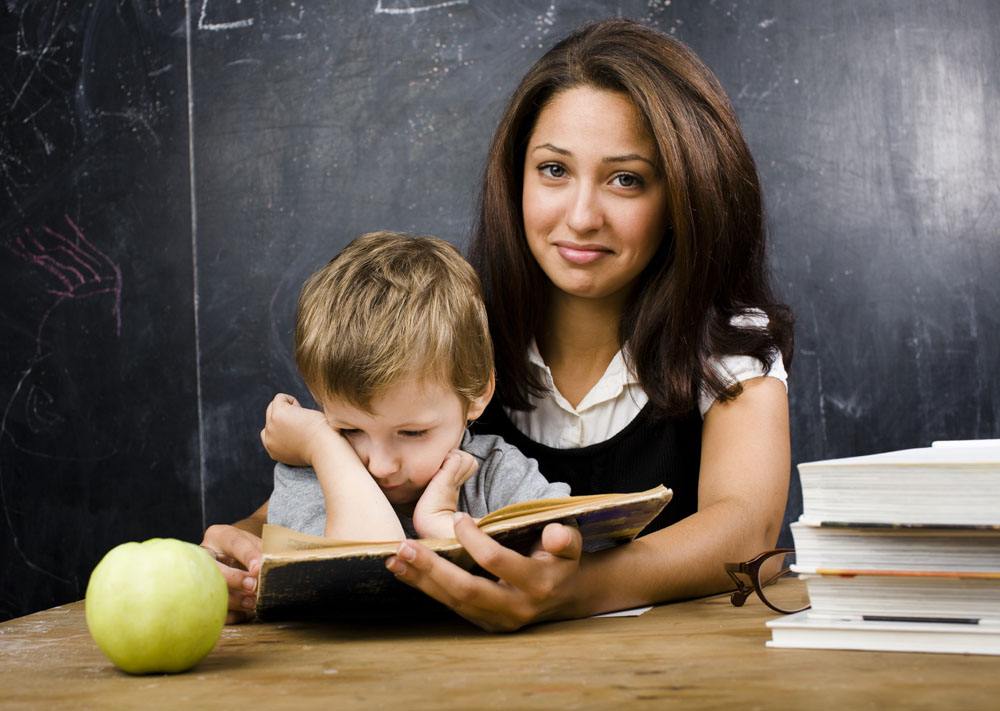 女儿同桌老是打扰她学习怎么办,女儿同桌上课经常干扰怎么办