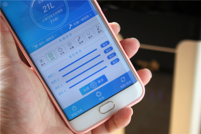 净水机净化出健康的水,万元净水机