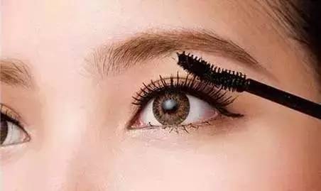 适合晚宴化妆的妆容,晚宴眼妆怎么化妆