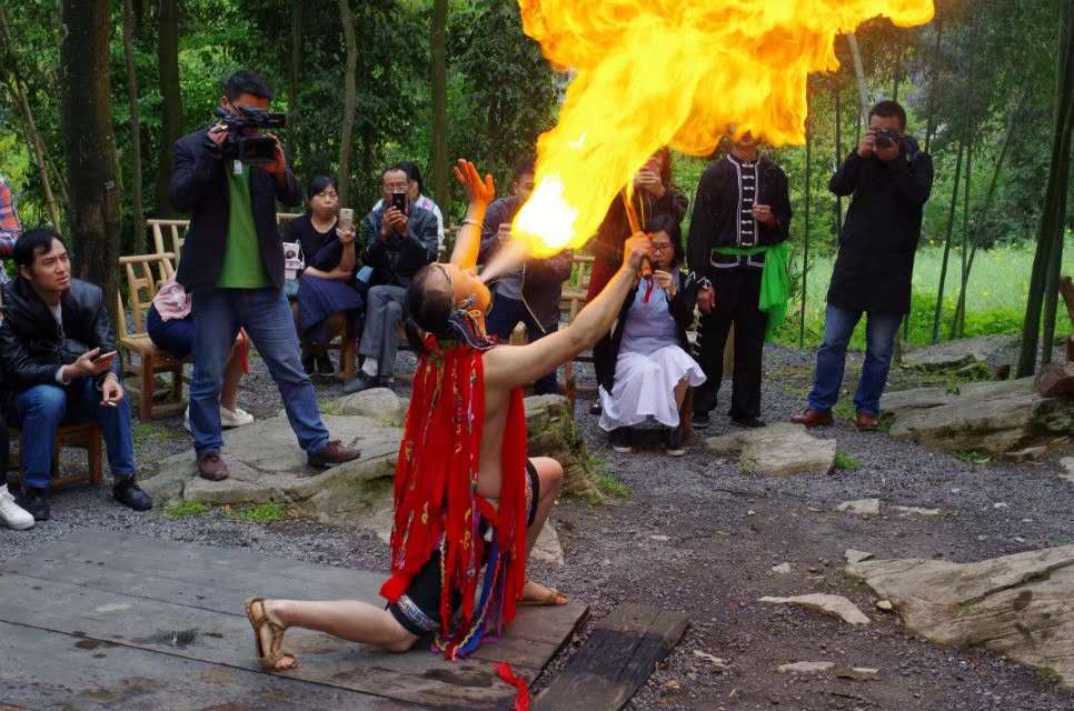 跟着爸爸去露营古镇,跟着爸爸去体验生活