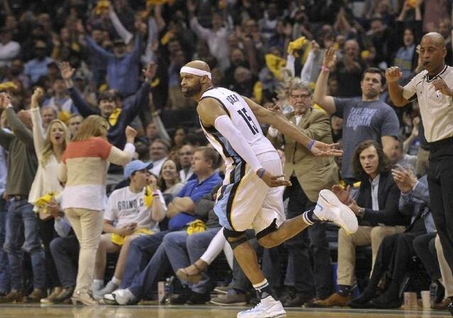 瞬间泪目七旬老兵,泪目瞬间老人