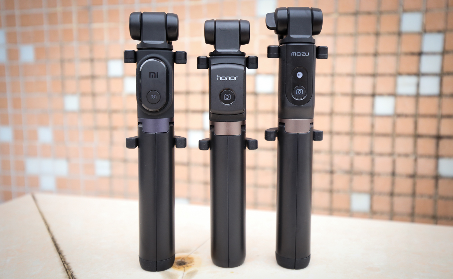 荣耀和小米手机哪个拍照更好,魅族蓝牙自拍杆评测