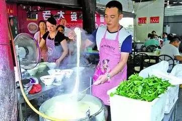 重庆城内好吃的当地餐馆,重庆城的面吃一碗少一碗