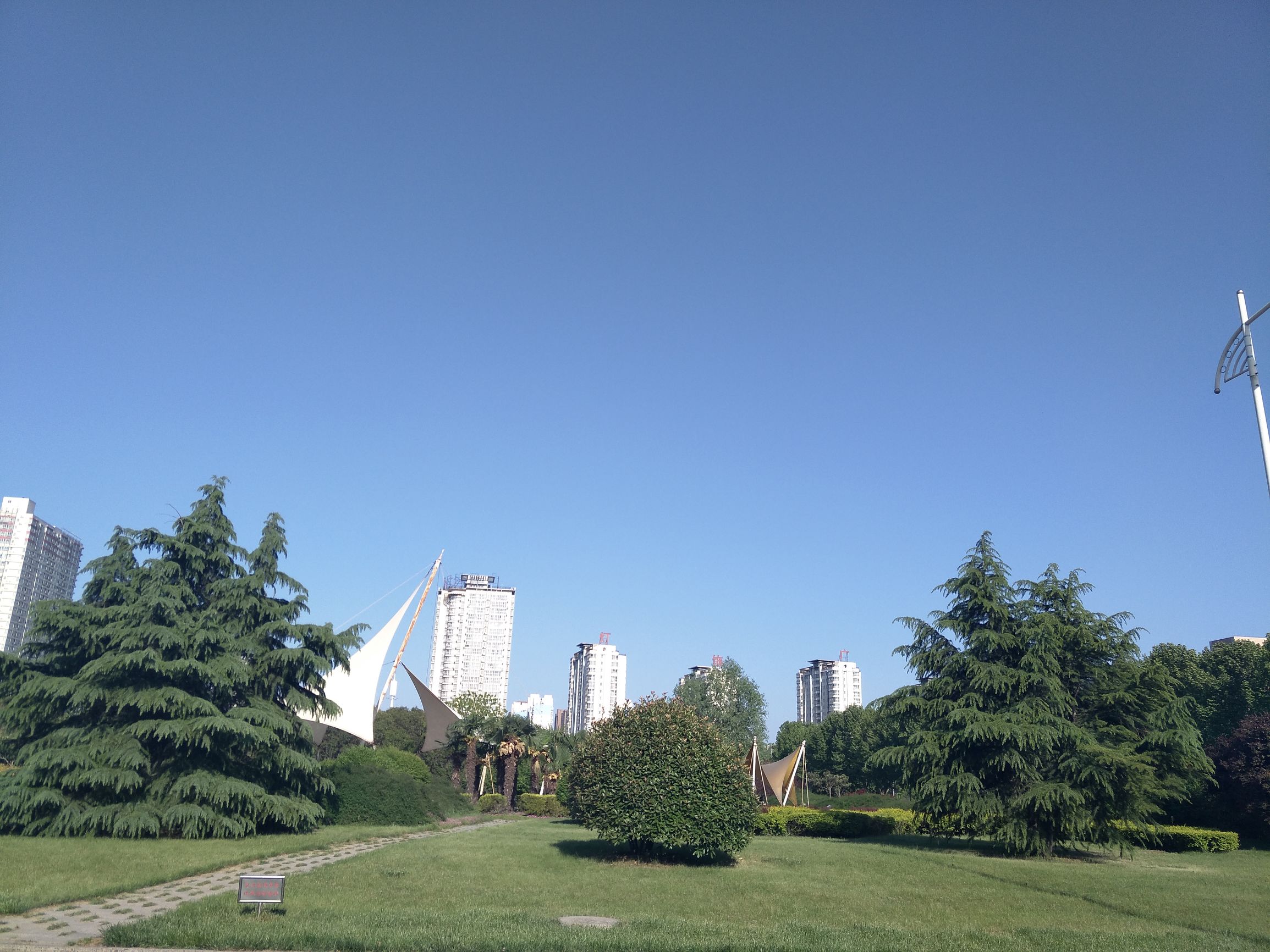 谨以此曲怀念逝去的故人,谨以此致敬这份转瞬即逝的爱情