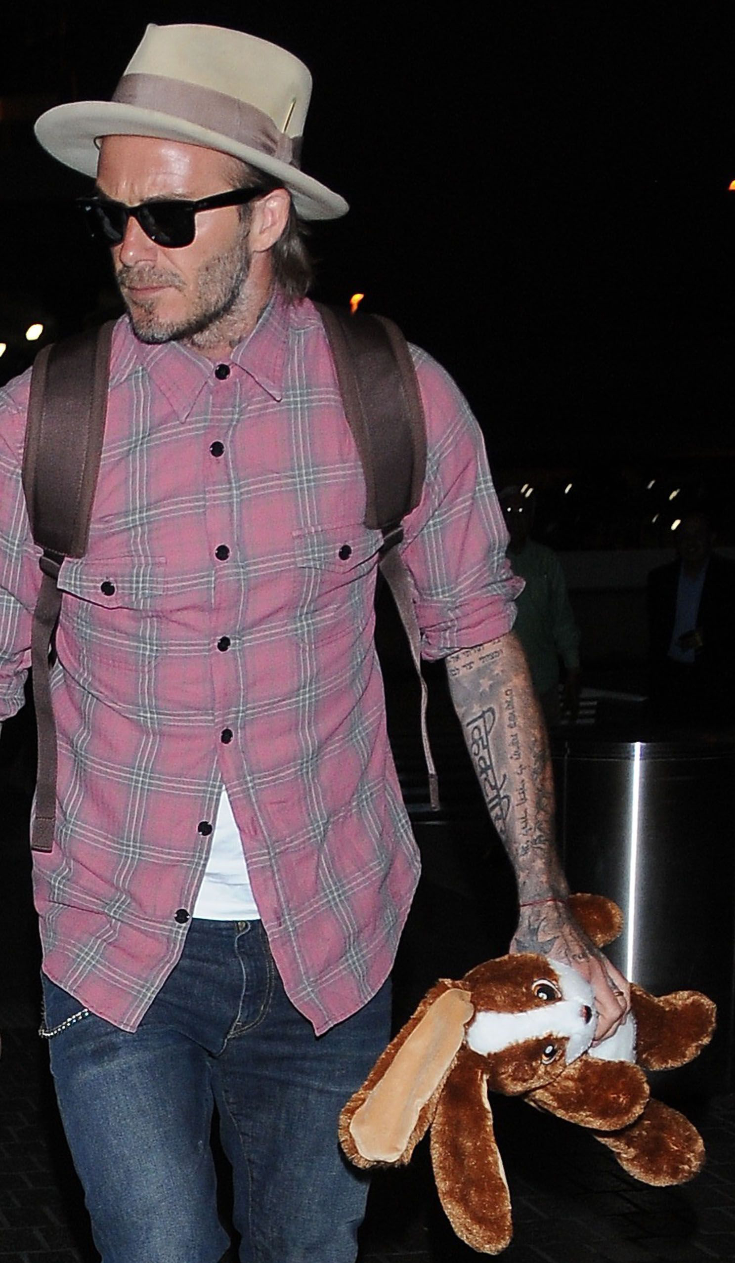 小七出街超拉风贝克汉姆家豪华保镖团紧相随