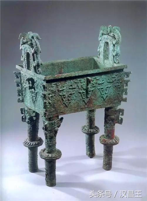 青铜器上的假锈如何鉴别,碱水能鉴别青铜器的锈的真假吗