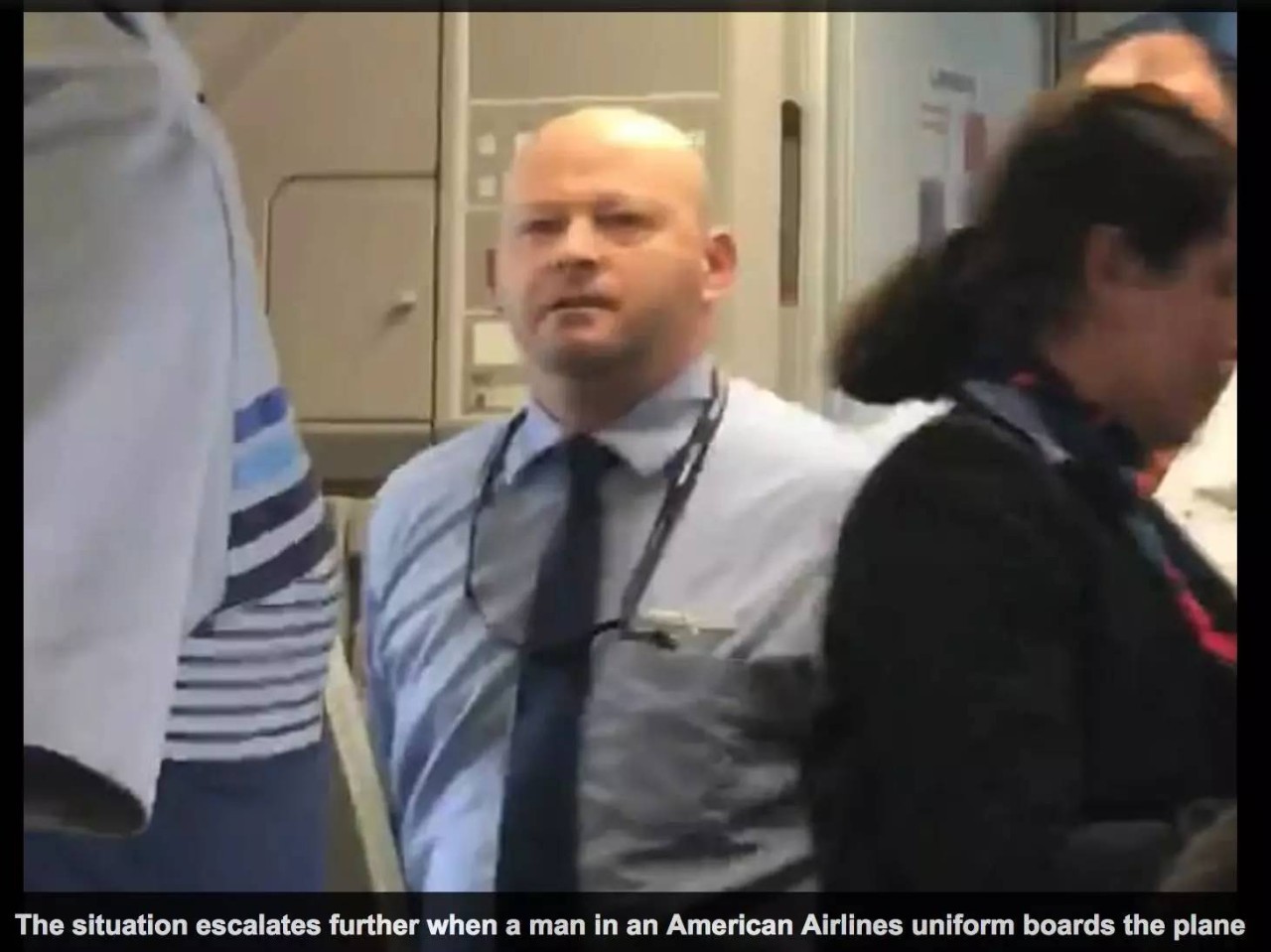 美国航空又出恶性事件!空乘抢夺婴儿车撞伤母亲,还约架乘客